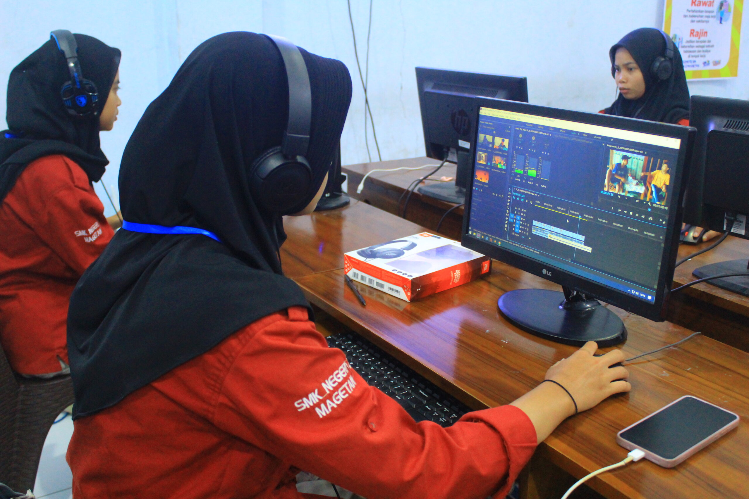 Praktik Desain Komunikasi Visual 1