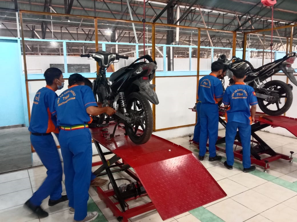 Praktik Teknik Sepeda Motor 1